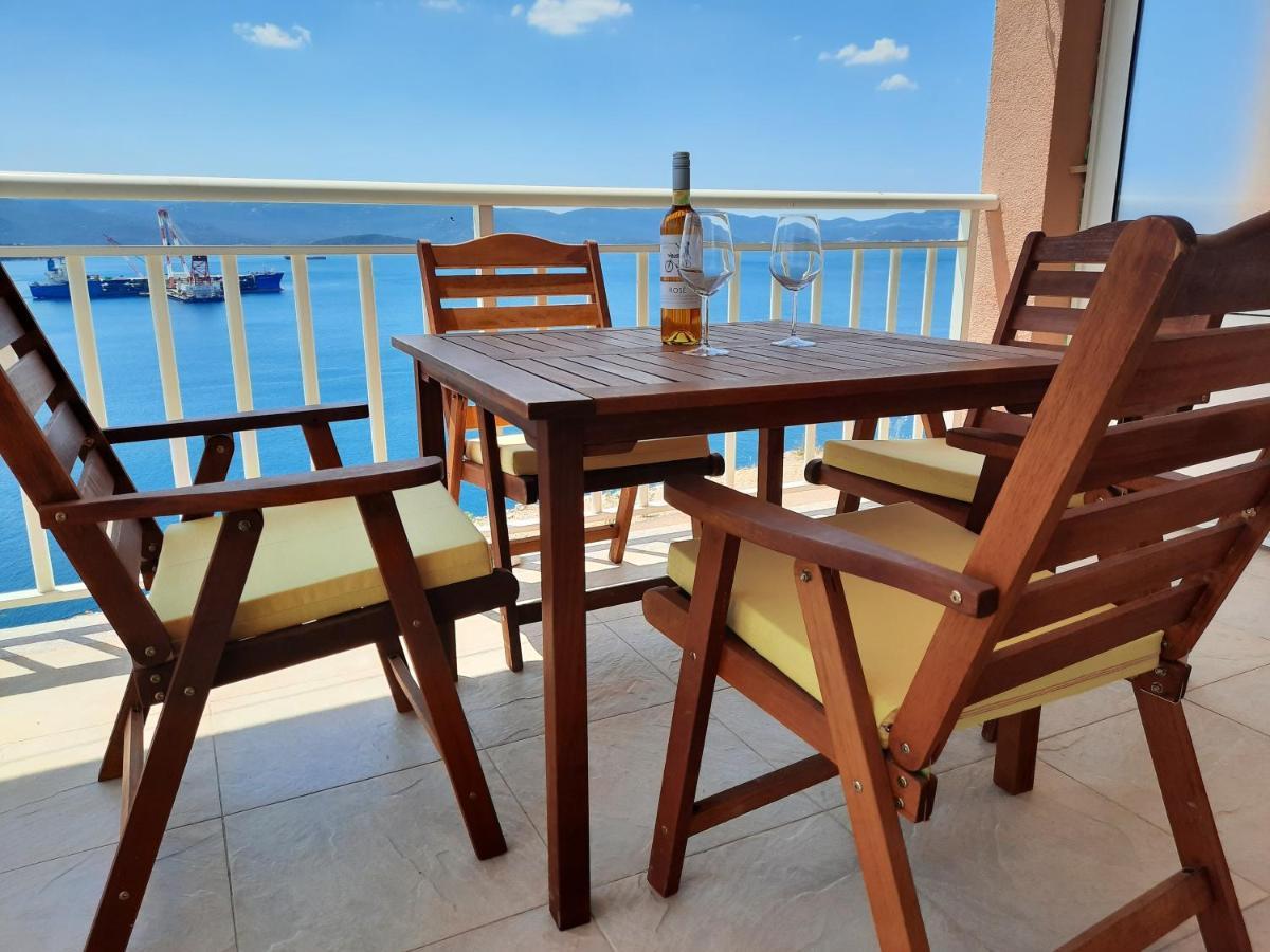 Bella Vista Apartment โกมาร์นา ภายนอก รูปภาพ