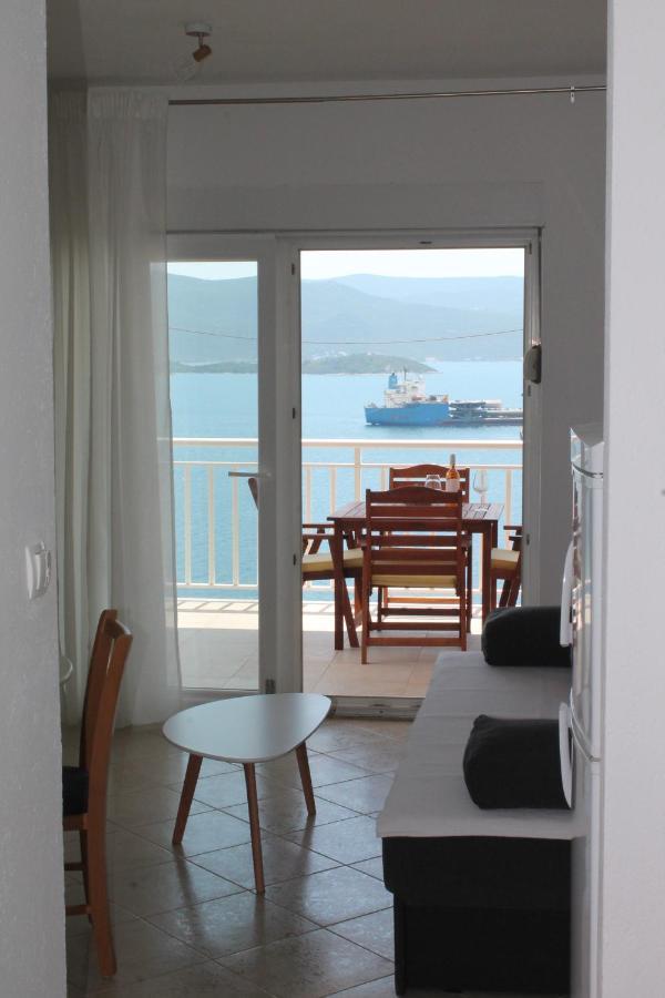 Bella Vista Apartment โกมาร์นา ภายนอก รูปภาพ