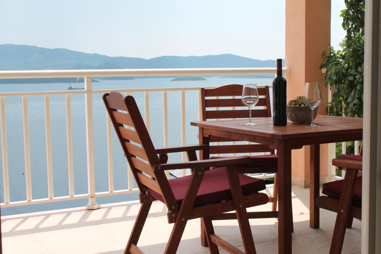 Bella Vista Apartment โกมาร์นา ภายนอก รูปภาพ