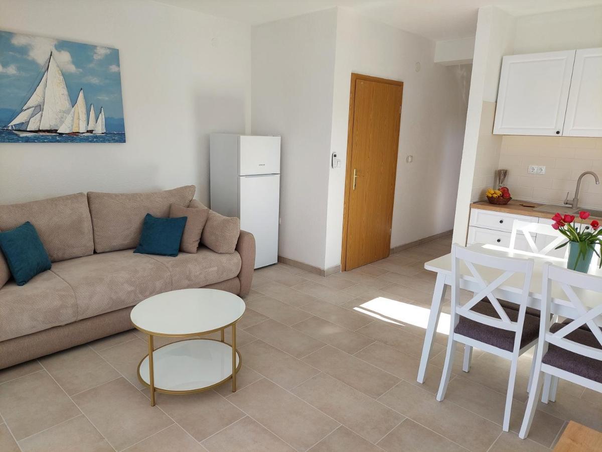 Bella Vista Apartment โกมาร์นา ภายนอก รูปภาพ