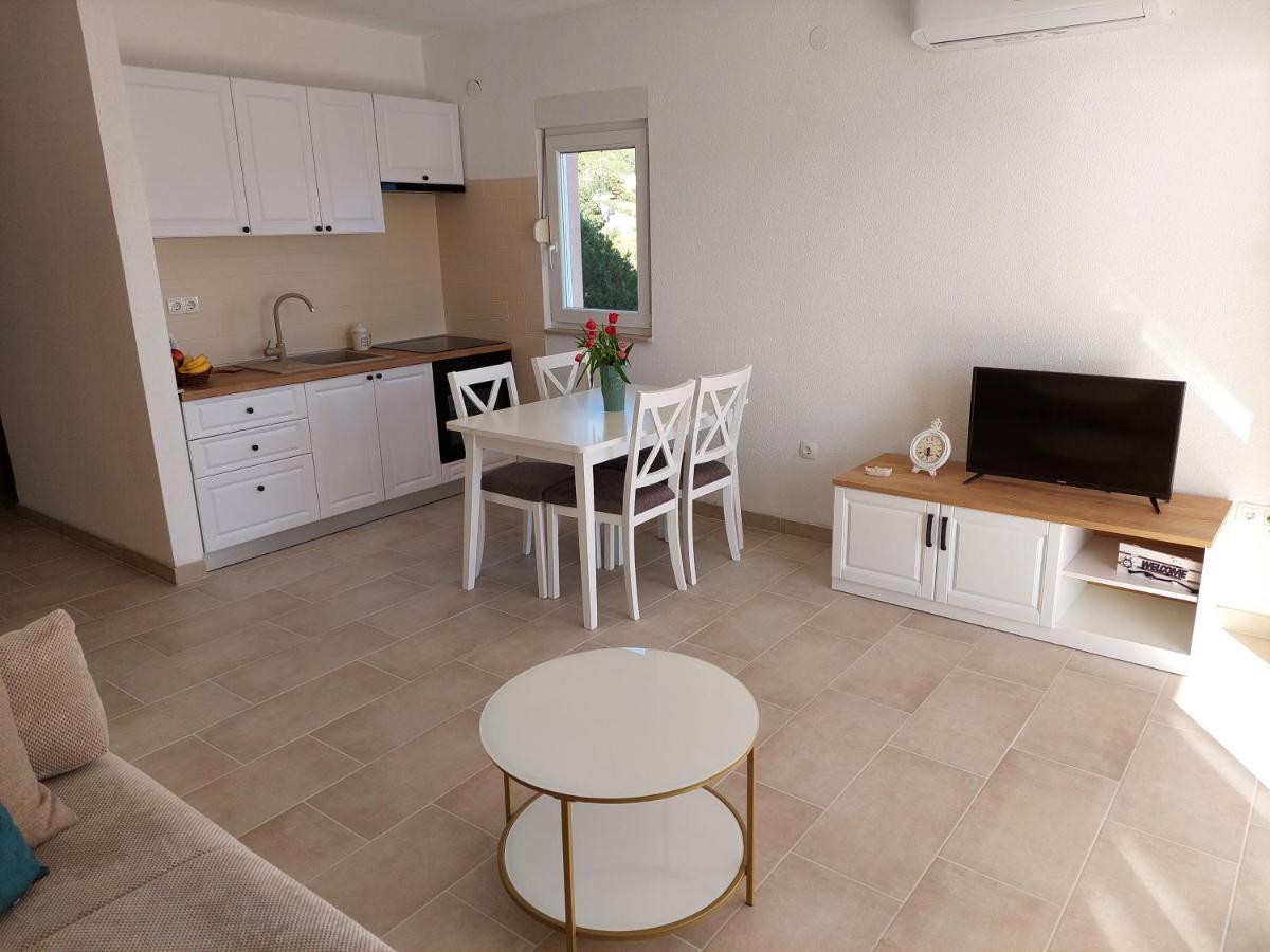 Bella Vista Apartment โกมาร์นา ภายนอก รูปภาพ