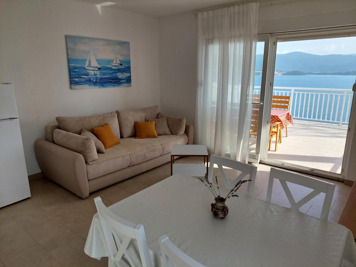 Bella Vista Apartment โกมาร์นา ภายนอก รูปภาพ