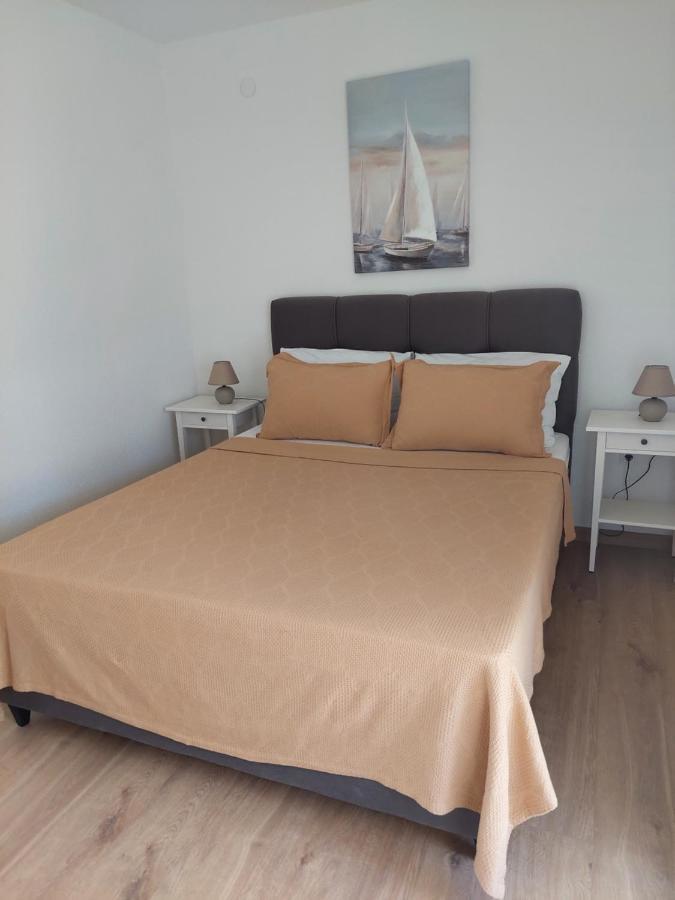 Bella Vista Apartment โกมาร์นา ภายนอก รูปภาพ